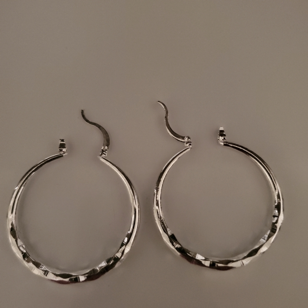 Minimalist earings hoop. Sterling Silver.